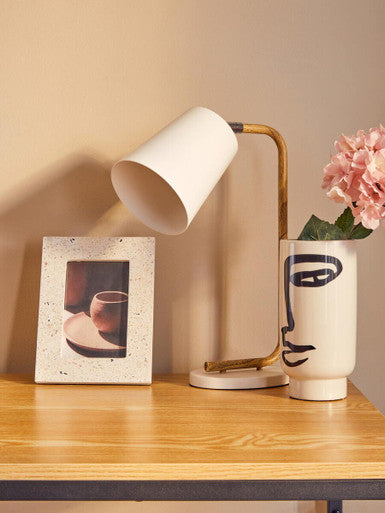Viso Small Black & White Face Vase