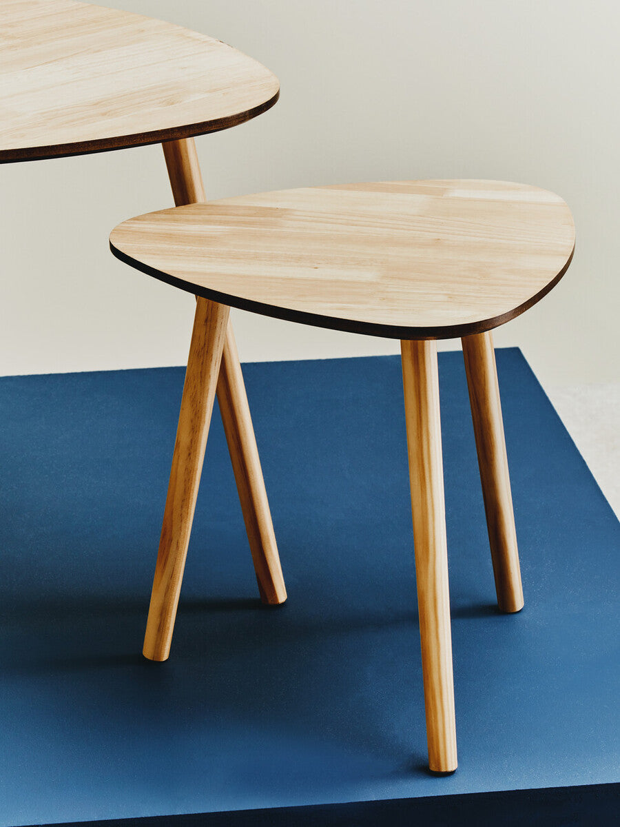 Set Of 2 Natural Wooden Nesting Side Tables With Tripod Legs & Rounded Triangle Tops, Rostok