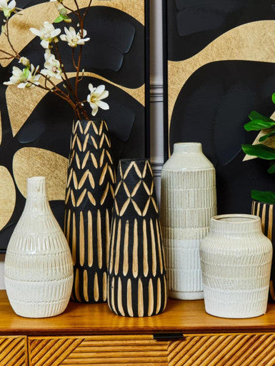 Arlo Large Wooden Engraved Vase In Black & Natural